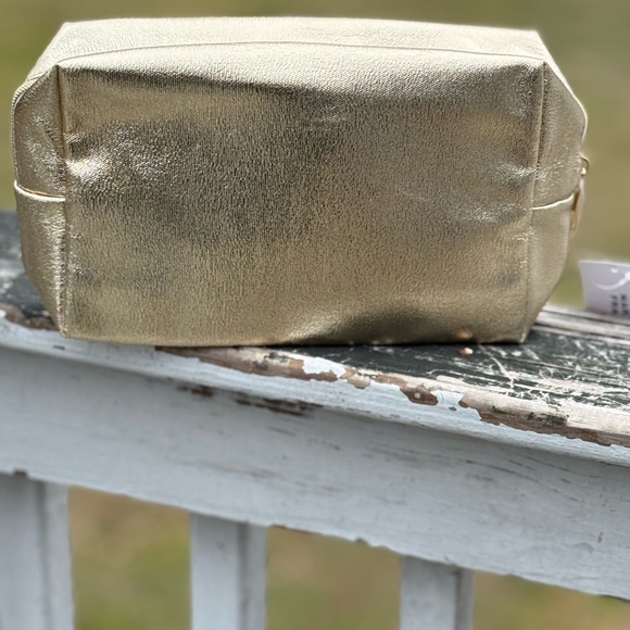 NWT MARC JACOBS FRAGRANCES GOLD FOIL LARGE COSMETIC TOILETRY POUCH - Picture 3 of 5